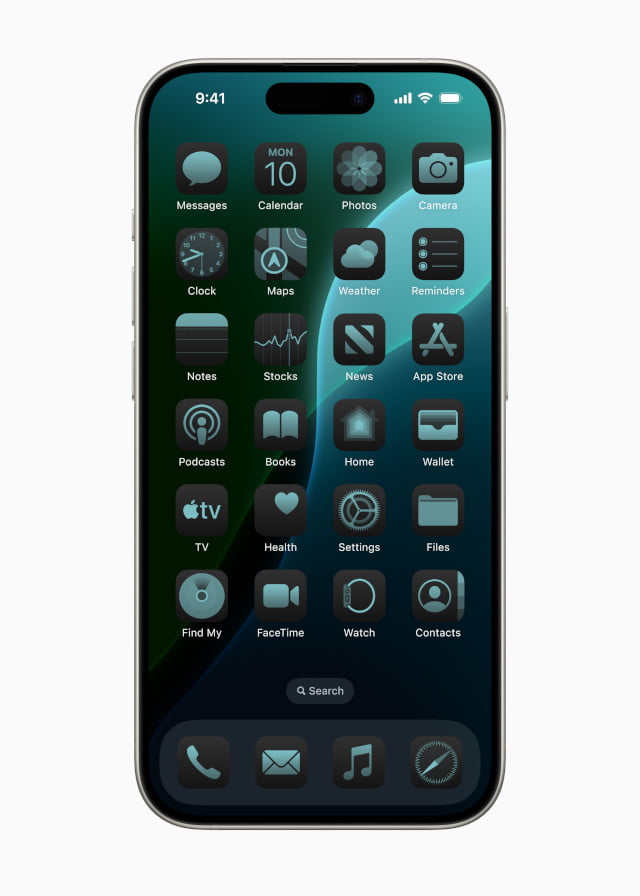 Apple Wwdc24 Ios 18 Home Screen Dark Effect Tinted Green 240610